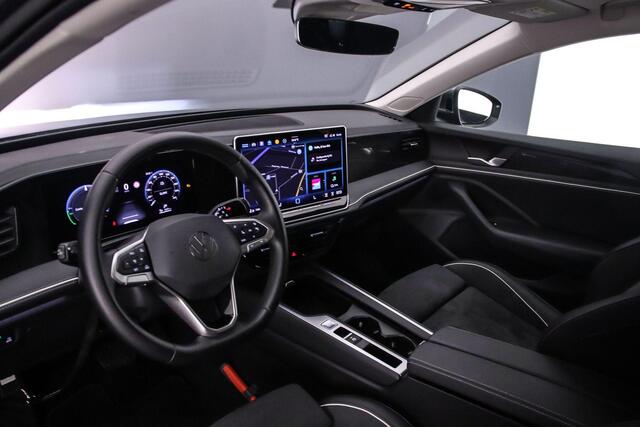 Volkswagen PASSAT Variant Business 1.5 TSI eHybrid 204pk DSG Automaat Trekhaak, Adaptive cruise control, Navigatie, Achteruitrijcamera, LED koplampen, App connect