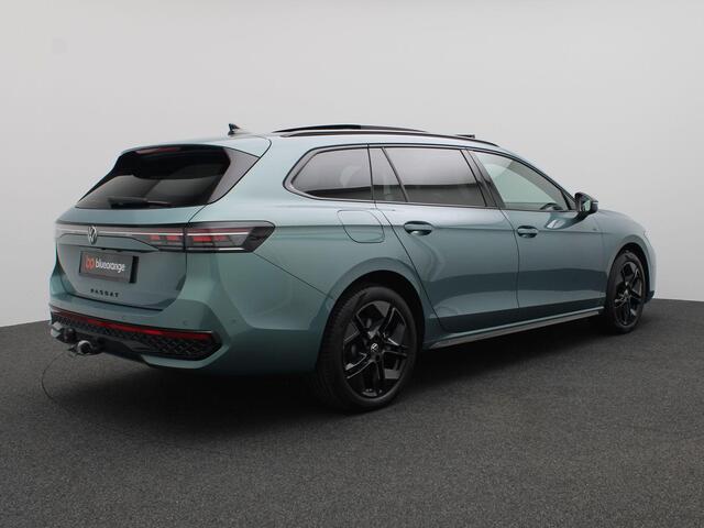 Volkswagen PASSAT Variant 1.5 eHybrid R-Line Edition Black Style 272PK DSG SOH 100%, Pano-Schuifdak, Trekhaak, Keyless, Side Assist, Elektr. Achterklep, Voorruitverwarming, Stoel-Stuurverwarming, 18" LM Velgen, Navi