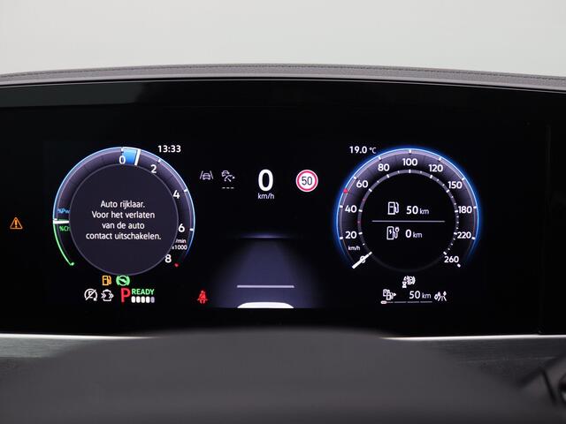 Volkswagen PASSAT Variant 1.5 eHybrid R-Line Edition Black Style 272PK DSG SOH 100%, Pano-Schuifdak, Trekhaak, Keyless, Side Assist, Elektr. Achterklep, Voorruitverwarming, Stoel-Stuurverwarming, 18" LM Velgen, Navi
