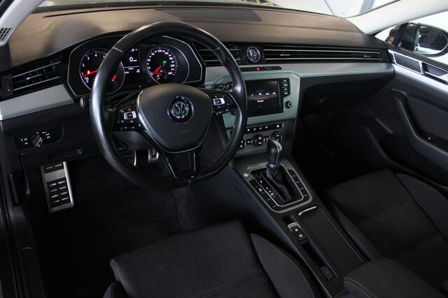 Volkswagen PASSAT Variant 1.4 TSI ACT Comfortline LED Matrix | Cruise | Navi | Bluetooth | Clima | 17" LMV | Privacy glass | PDC V+A