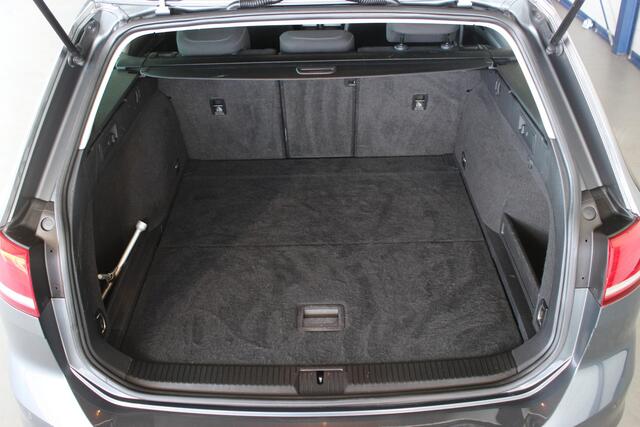 Volkswagen PASSAT Variant 1.4 TSI ACT Comfortline LED Matrix | Cruise | Navi | Bluetooth | Clima | 17" LMV | Privacy glass | PDC V+A