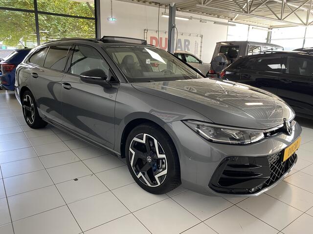 Volkswagen PASSAT Variant 1.5 eHybrid R-Line Edition 272 PK Panoramadak /Trekhaak /Carplay / Stoelverwarming/ koeling