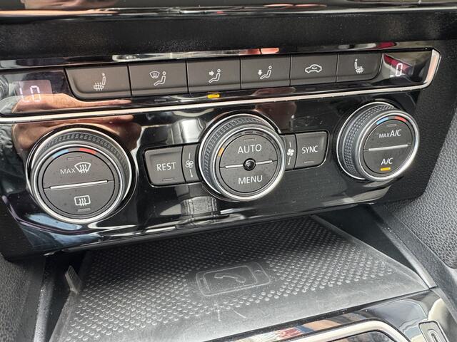 Volkswagen PASSAT 1.5 TSI Business ACC/CARPLAY/CAMERA
