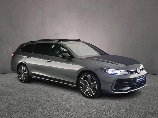 Volkswagen PASSAT Variant R-Line Edition 1.5 TSI eHybrid 272pk DSG Automaat Trekhaak, Panoramadak, Adaptive cruise control, Black Style, Navigatie, LED matrix koplampen
