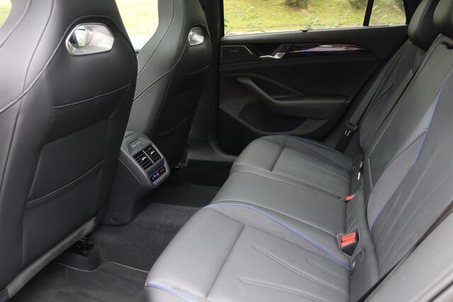Volkswagen PASSAT Variant 1.5 eHybrid 272PK R-Line Black Style Leder/Pano/IQ.Light/360/Headup/HK/Navi Max/ACC/19"/Trekhaak wegkl.