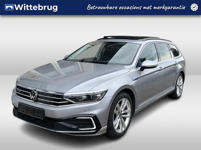 Volkswagen PASSAT Variant 1.4 TSI PHEV GTE / AUTOMAAT/ PANO/ TREKHAAK/ APP-CONNECT/ PARK.SENSOR.V+A/ CAMERA/ STUUR+STOELVERWARM./ DCC/ ACC/ MASSAGE/ ELEK.ACHTERKLEP/ DODEHOEK/ KEYLESS/ DIGITAL DASH/ NAVI/ DAB/ CLIMA/ LED/ 18'' LMV
