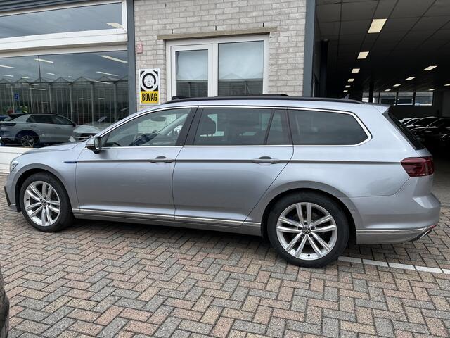 Volkswagen PASSAT Variant 1.4 TSI PHEV GTE / AUTOMAAT/ PANO/ TREKHAAK/ APP-CONNECT/ PARK.SENSOR.V+A/ CAMERA/ STUUR+STOELVERWARM./ DCC/ ACC/ MASSAGE/ ELEK.ACHTERKLEP/ DODEHOEK/ KEYLESS/ DIGITAL DASH/ NAVI/ DAB/ CLIMA/ LED/ 18'' LMV