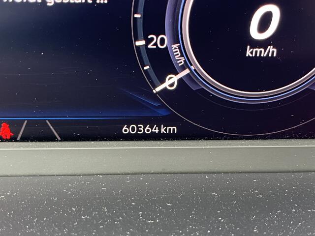 Volkswagen PASSAT Variant 1.4 TSI PHEV GTE / AUTOMAAT/ PANO/ TREKHAAK/ APP-CONNECT/ PARK.SENSOR.V+A/ CAMERA/ STUUR+STOELVERWARM./ DCC/ ACC/ MASSAGE/ ELEK.ACHTERKLEP/ DODEHOEK/ KEYLESS/ DIGITAL DASH/ NAVI/ DAB/ CLIMA/ LED/ 18'' LMV