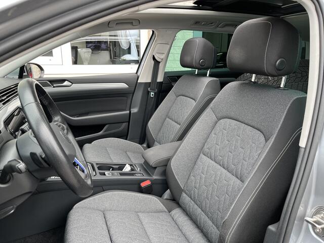 Volkswagen PASSAT Variant 1.4 TSI PHEV GTE / AUTOMAAT/ PANO/ TREKHAAK/ APP-CONNECT/ PARK.SENSOR.V+A/ CAMERA/ STUUR+STOELVERWARM./ DCC/ ACC/ MASSAGE/ ELEK.ACHTERKLEP/ DODEHOEK/ KEYLESS/ DIGITAL DASH/ NAVI/ DAB/ CLIMA/ LED/ 18'' LMV
