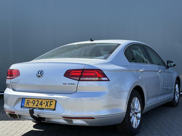 Volkswagen PASSAT BWJ 2017 | 1.8TSI 180PK Highline AUTOMAAT | TREKHAAK | STOEL&STUUR VERW | VERW ACHTERBANK | ADAPT. CRUISE | CLIMA | NAVI | PDC | LMV | MULTIFUNCT. STUUR