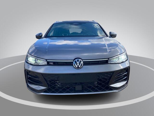 Volkswagen PASSAT Variant 1.5eHybrid 200kW/272PK R-Line · Panoramadak · Trekhaak · 360°Camera + Parkeersensoren · Garantie t/m 11-11-2030 of 100000km.