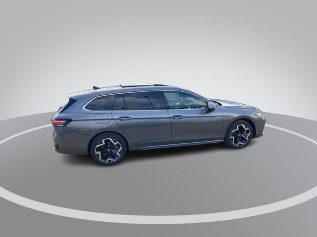Volkswagen PASSAT Variant 1.5eHybrid 200kW/272PK R-Line · Panoramadak · Trekhaak · 360°Camera + Parkeersensoren · Garantie t/m 11-11-2030 of 100000km.