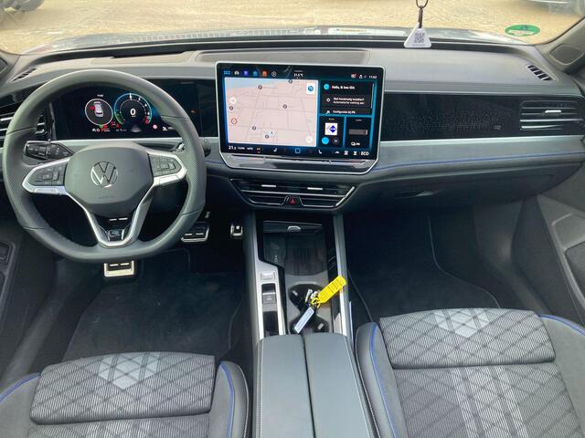 Volkswagen PASSAT Variant 1.5eHybrid 200kW/272PK R-Line · Panoramadak · Trekhaak · 360°Camera + Parkeersensoren · Garantie t/m 11-11-2030 of 100000km.