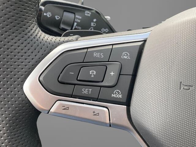 Volkswagen PASSAT Variant 1.5eHybrid 200kW/272PK R-Line · Panoramadak · Trekhaak · 360°Camera + Parkeersensoren · Garantie t/m 11-11-2030 of 100000km.