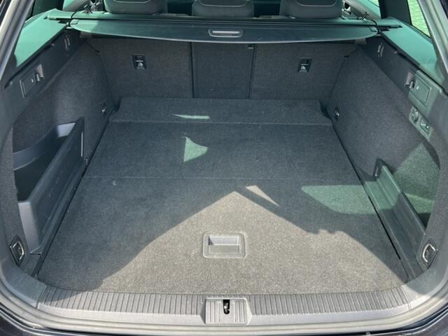 Volkswagen PASSAT 1.4 TSI GTE PANO-DAK/TREKHAAK/CAMERA/ELEK-KLEP/ACC/IQ/STOELVERW