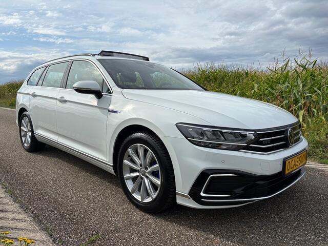 Volkswagen PASSAT 1.4 TSI GTE / BUSSINESS / PANO / NETTE STAAT / VOL