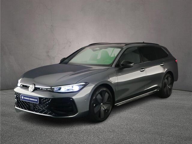 Volkswagen PASSAT Variant R-Line Edition 1.5 TSI eHybrid 272pk DSG Automaat Trekhaak, Panoramadak, Harman Kardon audio, Black style, Adaptive crusie control, Elektrische achterklep