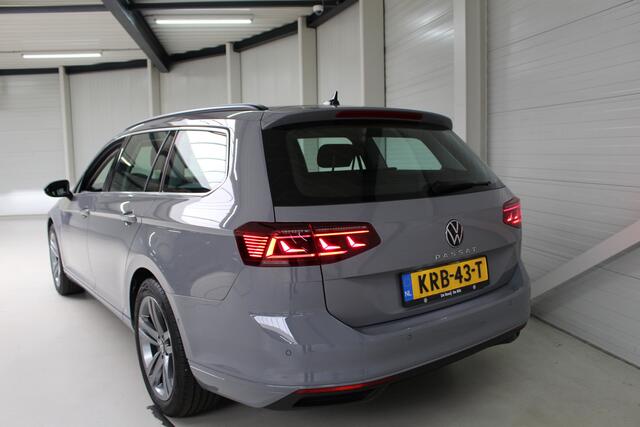 Volkswagen PASSAT Variant 1.5 TSI Business Navigatie | IQ-Light | 360 Camera | Lichtmetalen Velgen