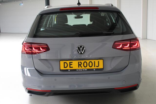 Volkswagen PASSAT Variant 1.5 TSI Business Navigatie | IQ-Light | 360 Camera | Lichtmetalen Velgen