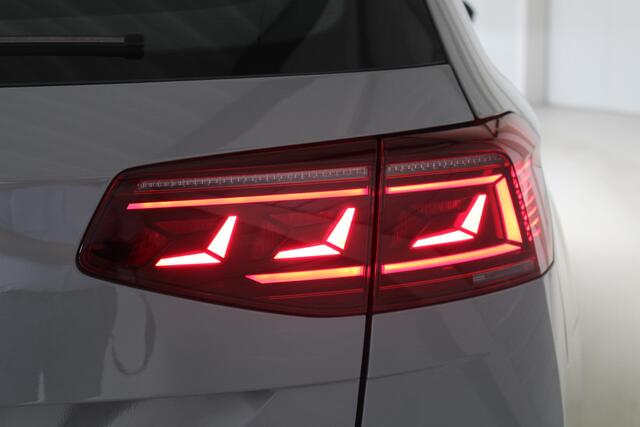 Volkswagen PASSAT Variant 1.5 TSI Business Navigatie | IQ-Light | 360 Camera | Lichtmetalen Velgen