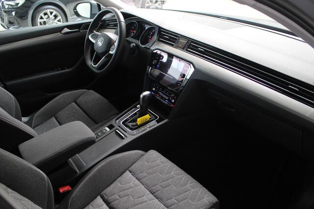 Volkswagen PASSAT Variant 1.5 TSI Business Navigatie | IQ-Light | 360 Camera | Lichtmetalen Velgen