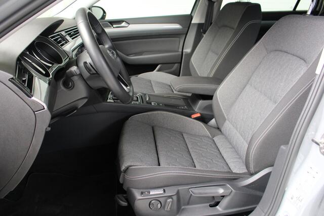Volkswagen PASSAT Variant 1.5 TSI Business Navigatie | IQ-Light | 360 Camera | Lichtmetalen Velgen