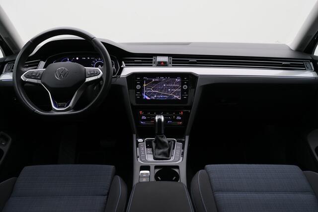Volkswagen PASSAT Variant 1.4 TSI PHEV GTE Business Panoramadak, ACC, Apple Carplay, Trekhaak, Camera, Keyless