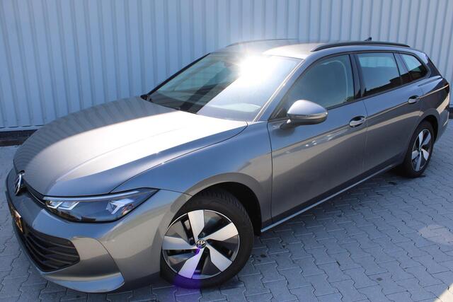 Volkswagen PASSAT Variant 1.5 eTSI 150 pk | Incl. 12 maanden garantie | Stoel/stuur verwarming | Achteruitrijcamera | Adaptive cruise controle | Dodehoekdetectie | Navigatie | Apple carplay/Android Auto | Climate controle | Lane assist | Keyless start |