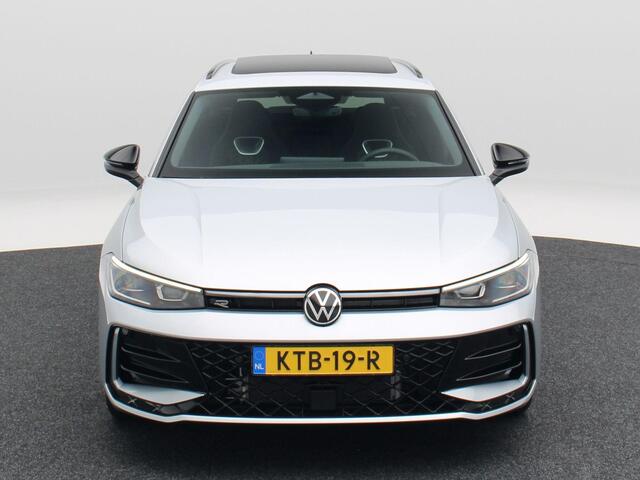 Volkswagen PASSAT R-Line Edition 1.5 eHybrid 204 PK | Trekhaak | Panoramadak | Black Style | Camera | 19 Inch | Elektrische Stoelen