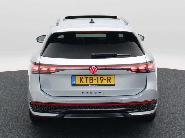 Volkswagen PASSAT R-Line Edition 1.5 eHybrid 204 PK | Trekhaak | Panoramadak | Black Style | Camera | 19 Inch | Elektrische Stoelen