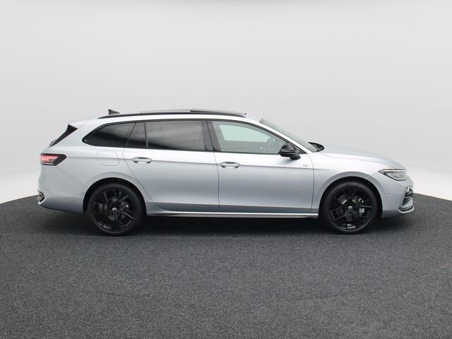 Volkswagen PASSAT R-Line Edition 1.5 eHybrid 204 PK | Trekhaak | Panoramadak | Black Style | Camera | 19 Inch | Elektrische Stoelen