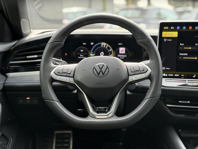 Volkswagen PASSAT Variant 1.5 eHybrid R-Line Edition 272PK l Trekhaak l Pano l HUD l 19Inch l 360 Camera l Massage