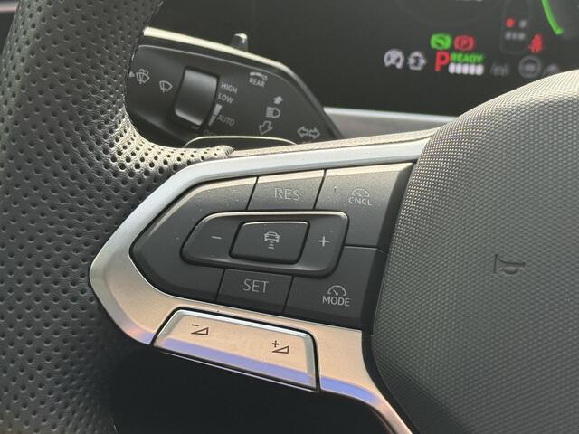 Volkswagen PASSAT Variant 1.5 eHybrid R-Line Edition 272PK l Trekhaak l Pano l HUD l 19Inch l 360 Camera l Massage