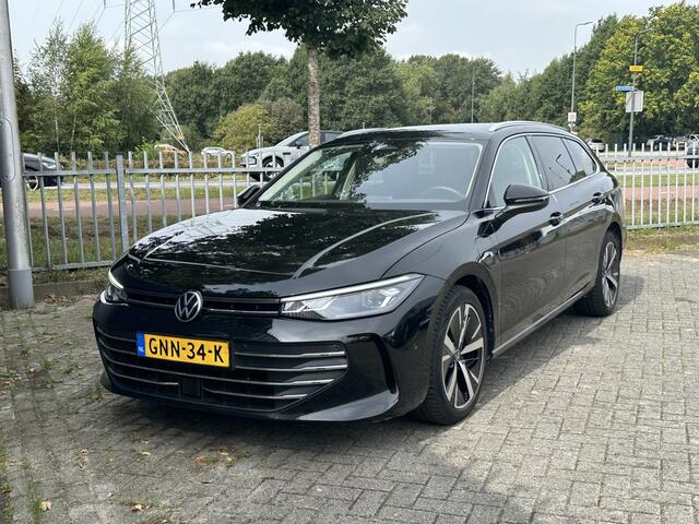 Volkswagen PASSAT Variant 1.5 eHybrid 204pk Business Trekhaak Navigatie