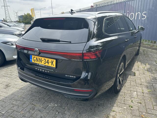 Volkswagen PASSAT Variant 1.5 eHybrid 204pk Business Trekhaak Navigatie