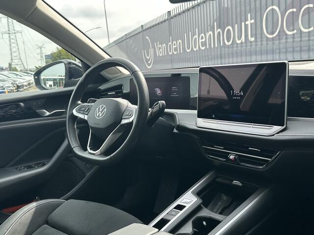 Volkswagen PASSAT Variant 1.5 eHybrid 204pk Business Trekhaak Navigatie