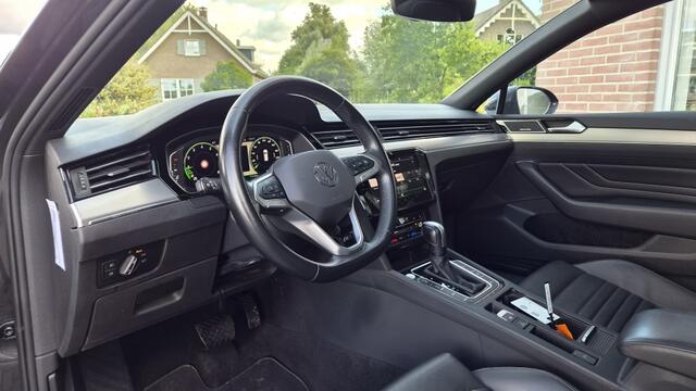Volkswagen PASSAT Variant 1.5 TSI R-Line Bns+, Pano, Leder, Full option, NL!