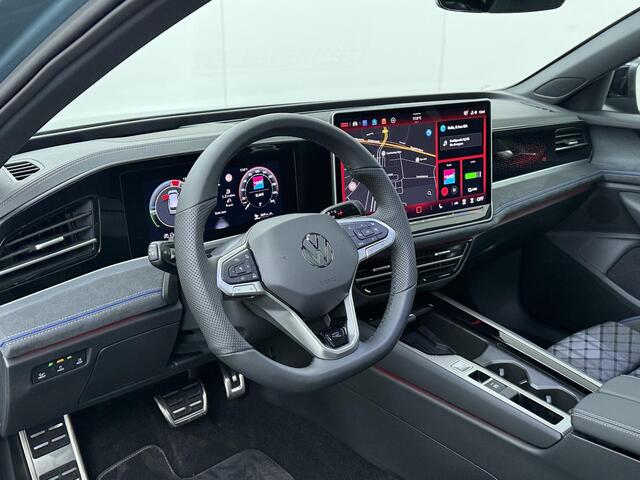Volkswagen PASSAT Variant R-Line Edition 1.5 eHybrid 150 kW / 204 PK DSG | Black Style | Multimedia pakket plus | Trekhaak wegklapbaar | Area View camera |