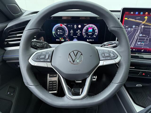 Volkswagen PASSAT Variant R-Line Edition 1.5 eHybrid 150 kW / 204 PK DSG | Black Style | Multimedia pakket plus | Trekhaak wegklapbaar | Area View camera |