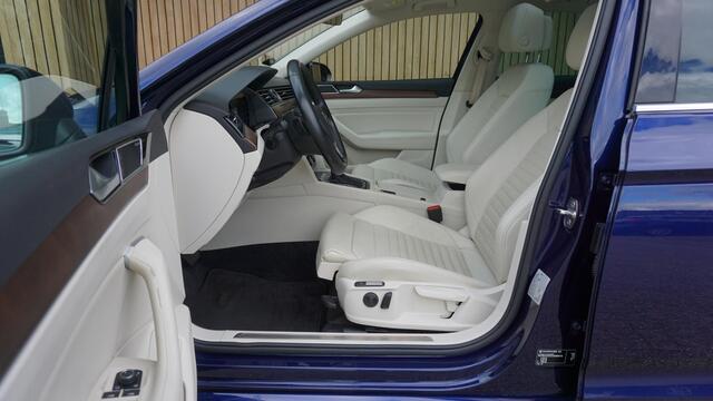 Volkswagen PASSAT Variant 2.0 TSI 220PK DSG Highline Pano.Dak Leder DynAudio 360-View Standkachel HUD *Complete Passat*