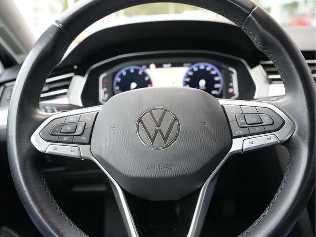Volkswagen PASSAT Variant 1.5 TSI Business | Voorruit verwarmbaar en warmtewerend | LED | Draadloze telefoonlader |