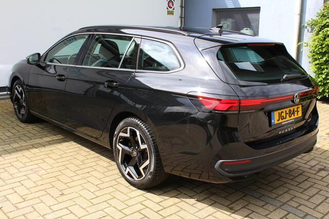 Volkswagen PASSAT Variant 1.5 eTSI 150 pk | Incl. 12 maanden Garantie | Stoel/stuur verwarming | Achteruitrijcamera | Adaptive cruise controle | Dodehoekdetectie | Parkeersensoren V+A | Navigatie | Apple CarPlay/Android Auto | Draadloze telefoonlader | Climate controle | Lane assist | Keyless start | LED Koplampen | 18 Inch LMV | Schakelmogelijkheid aan stuurwiel |