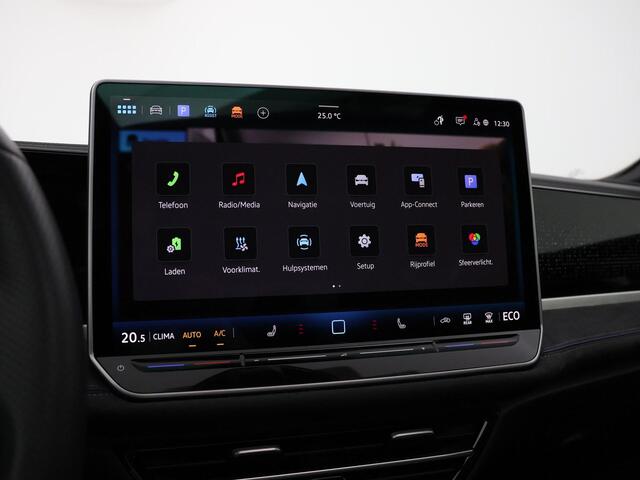 Volkswagen PASSAT Variant 1.5 eTSI 272pk DSG R-Line Edition · Panoramadak · Camera · Inklap. Trekhaak · Harman Kardon Sound · Head-Up Display · Massagefunctie · Garantie t/m 13-03-2030 of 100.000km