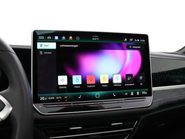 Volkswagen PASSAT Variant 1.5 eTSI 272pk DSG R-Line Edition · Panoramadak · Camera · Inklap. Trekhaak · Harman Kardon Sound · Head-Up Display · Massagefunctie · Garantie t/m 13-03-2030 of 100.000km