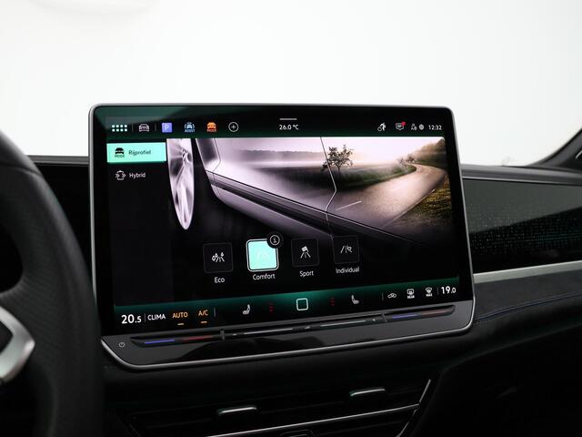 Volkswagen PASSAT Variant 1.5 eTSI 272pk DSG R-Line Edition · Panoramadak · Camera · Inklap. Trekhaak · Harman Kardon Sound · Head-Up Display · Massagefunctie · Garantie t/m 13-03-2030 of 100.000km