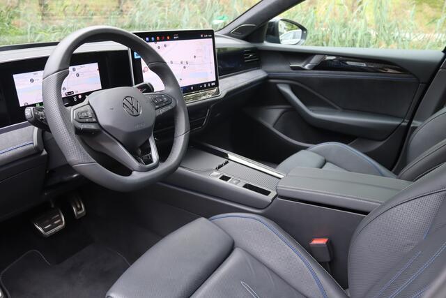 Volkswagen PASSAT Variant 1.5 eHybrid 272PK R-Line Black Style+ Leder/Pano/IQ.Light/360/Headup/HK/Navi Max/ACC/19"/Trekhaak wegkl.