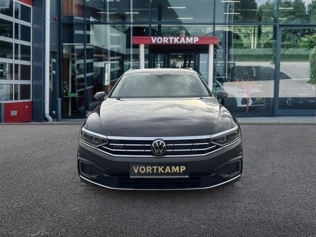 Volkswagen PASSAT 1.4 TSI GTE ZWENK.TREKHAAK/LEDER/ACC/CAMERA/E-KLEP/IQ-LIGHTS