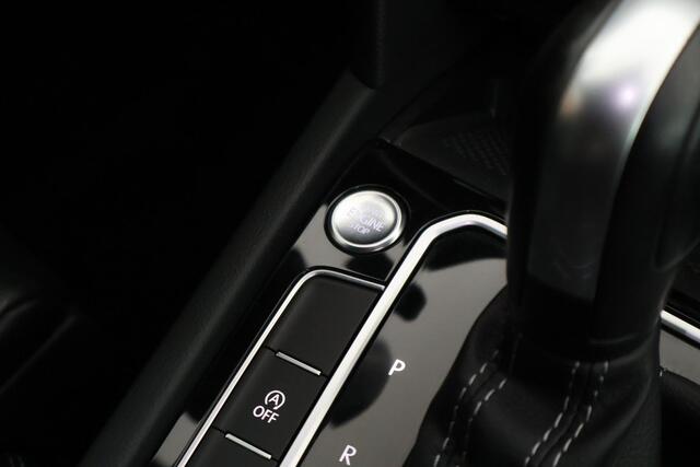 Volkswagen PASSAT Variant 1.5 TSI 150pk DSG 2x R-Line Panoramadak Leder Camera Stoelverwarming Virtual Cockpit