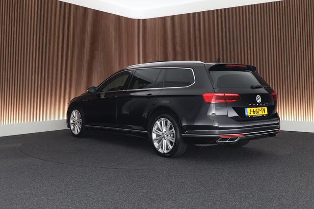 Volkswagen PASSAT Variant 1.5 TSI 150pk DSG 2x R-Line Panoramadak Leder Camera Stoelverwarming Virtual Cockpit