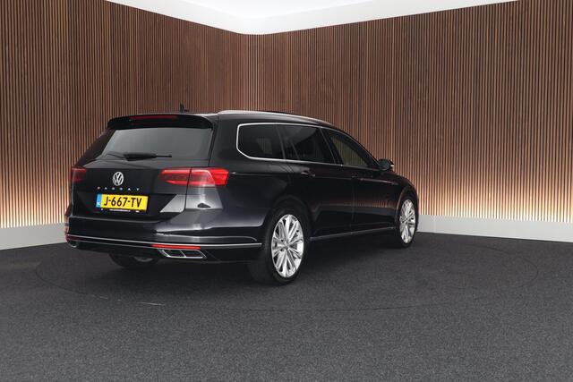 Volkswagen PASSAT Variant 1.5 TSI 150pk DSG 2x R-Line Panoramadak Leder Camera Stoelverwarming Virtual Cockpit